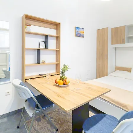 Cozy Dina 1 - Center Apartment