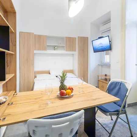 Cozy Dina 1 - Center Апартаменты