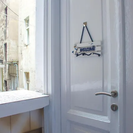 Cozy Studio Dina 1 - City Center Apartment Rijeka